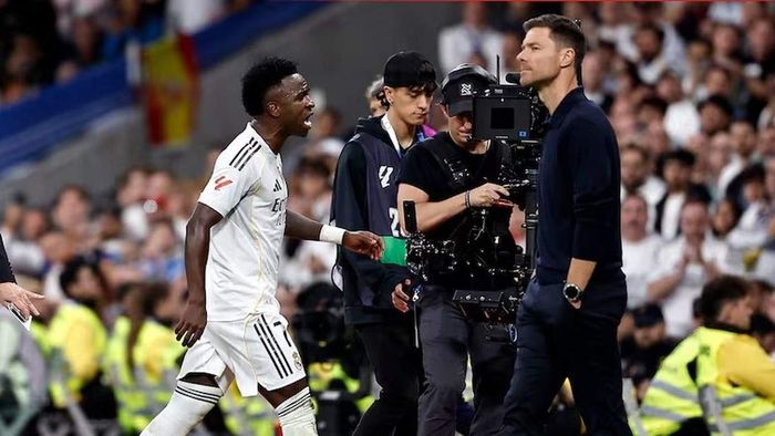 Реал визначився, кого підтримає в конфлікті Вінісіуса і Алонсо – бразилець погрожував покинути клуб