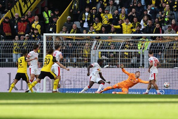 Борусія Д з голом товариша Циганкова і Довбика зробила сюрприз Баварії, Байєр знову переміг – Бундесліга