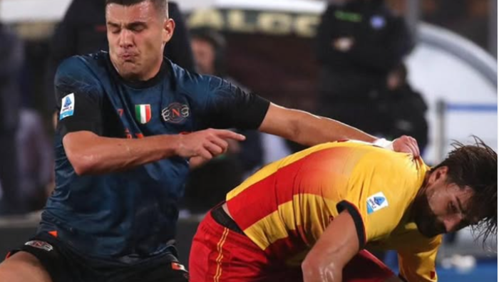 Наполи в матче с нереализованным пенальти обыграл Лечче и оторвался от Довбика на вершине Серии А Наполи в матче с нереализованным пенальти обыграл Лечче и оторвался от Довбика на вершине Серии А