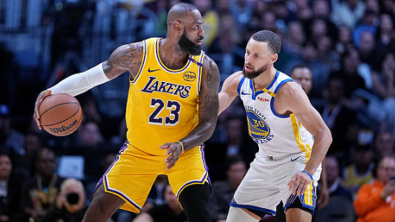 Лебро Джеймс та Стеф Каррі / Michael Owens / Stringer via Getty Images Лебро Джеймс та Стеф Каррі / Michael Owens / Stringer via Getty Images