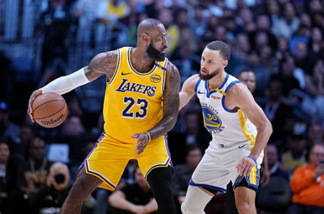 Лебро Джеймс та Стеф Каррі / Michael Owens / Stringer via Getty Images