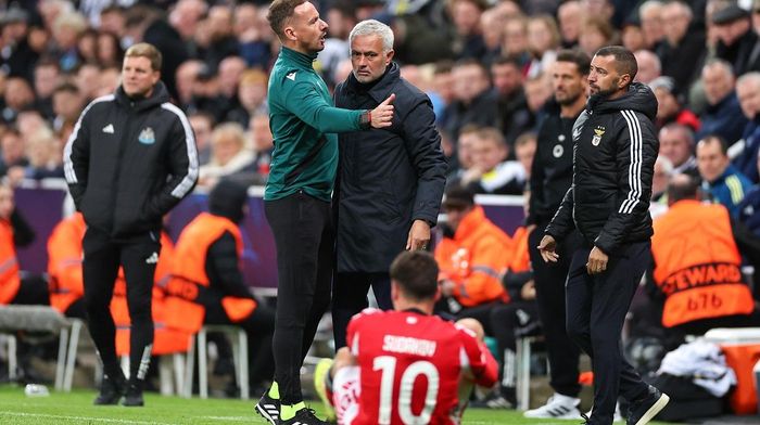 Бенфика избиением от Ньюкасла продолжила позор в ЛЧ – ассист кипера, Трубин спасал, Моуринью свирепствует из-за Судакова