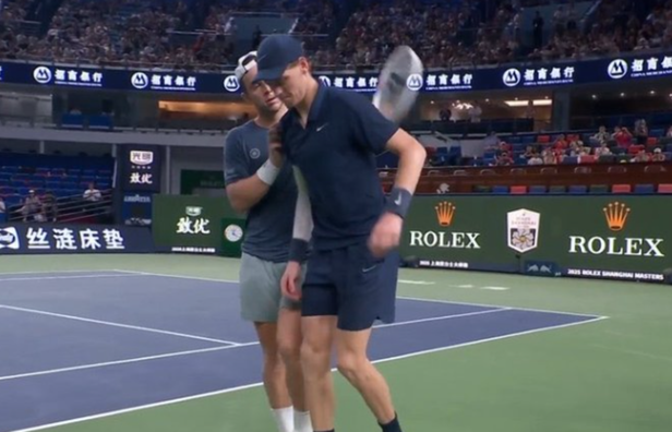 Сіннер через страшні судоми не дограв свій матч і достроково покинув тисячник у Шанхаї