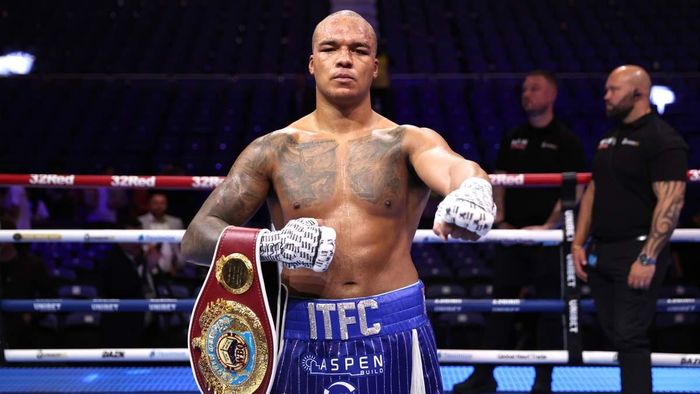 Усик отримав несподівану вимогу від Вордлі, який претендує на титули українця