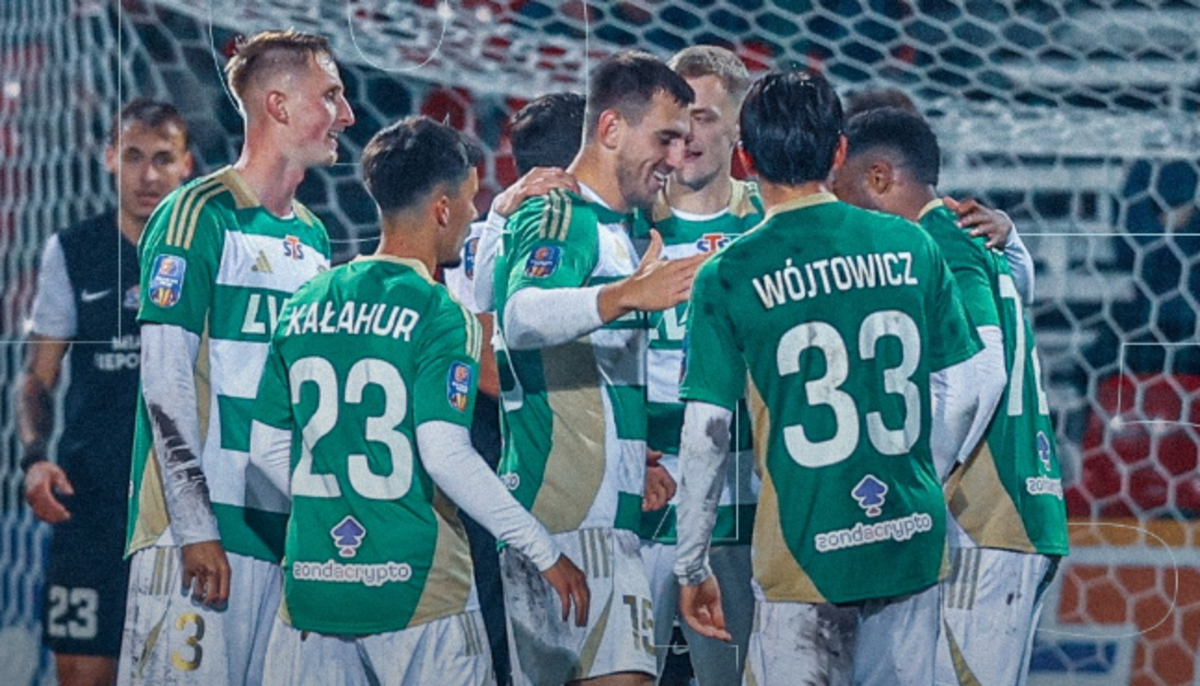 Максим Дячук (в центре) / Фото ФК Лехия