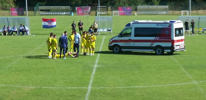 Голкіпер Шахтаря пропустив з центру поля, легіонера забрала швидка: Україна U-18 програла Хорватії U-18 