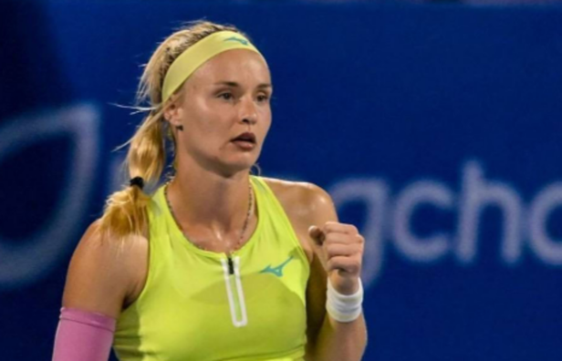 Росіянок б'ють в Ухані: екс-коханка Сіннера вилетіла від 68 ракетки, полька викинула самовпевнену путіністку 