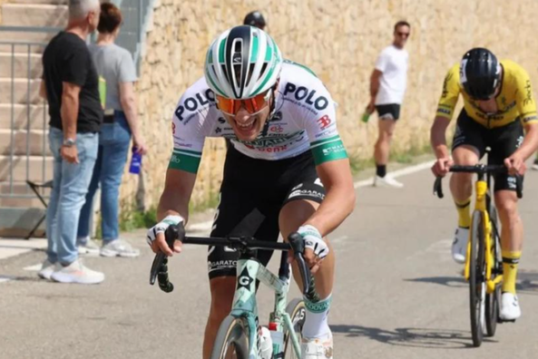 25-річний італійський велогонщик помер внаслідок серцевого нападу – лікарі боролися за життя місяць