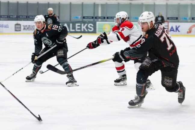 Гравці Кременчука в атаці / Фото ХК Кременчук