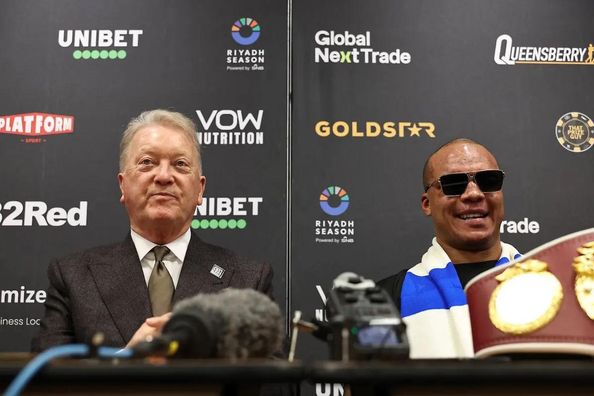 Усик – Вордлі: Воррен назвав потенційну дату мегафайту