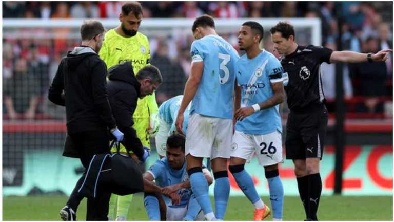 Гравці Ман Сіті навколо Родрі / Скріншот Гравці Ман Сіті навколо Родрі / Скріншот