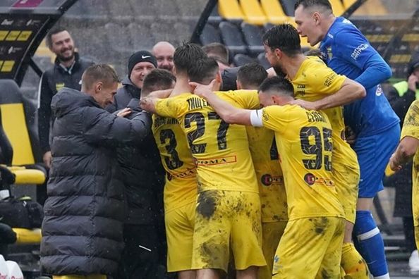 Кубок України: Буковина впевнено пройшла Ниву Т, Локомотив у меншості і з шедевром у компенсований час дотиснув Ниву В