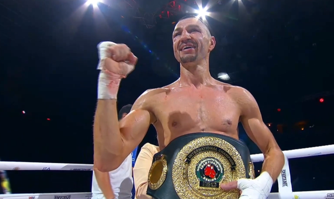 Легендарний Постол виграв чемпіонський титул у 41 рік, здолавши іспанця у кривавій битві на очах Києва