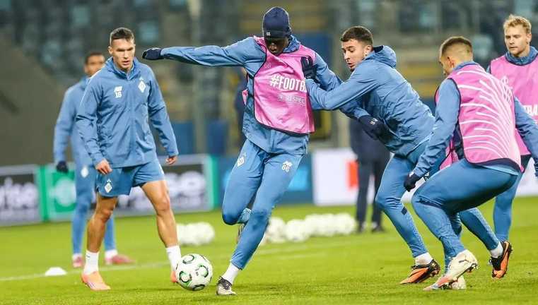 Игроки Динамо на тренировке / ФК Динамо Игроки Динамо на тренировке / ФК Динамо