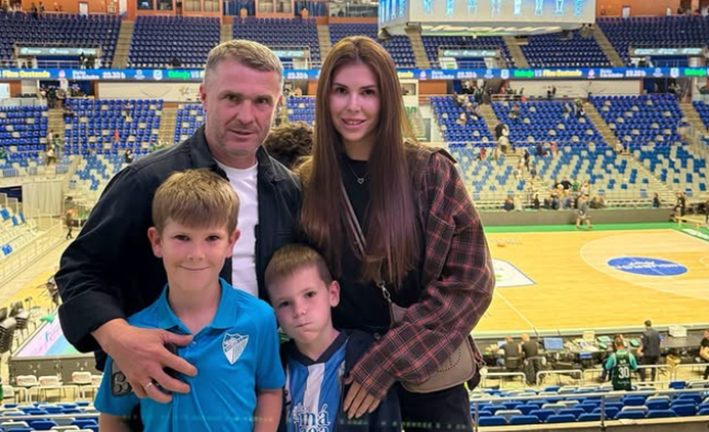 Сергій Ребров із дружиною та дітьми / instagram.com/annarebrova31/