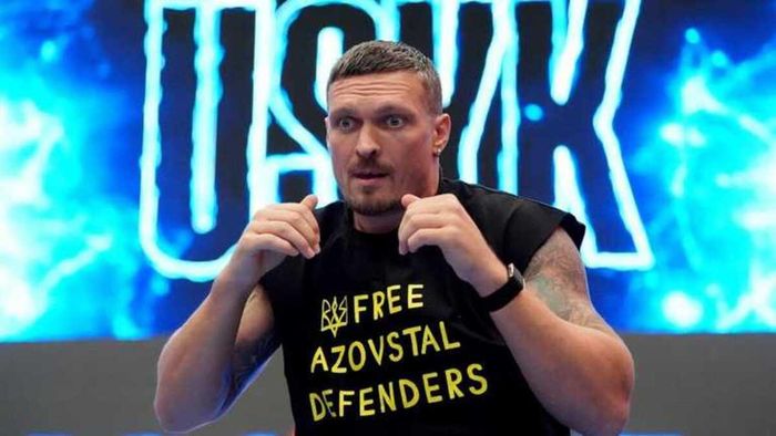 Усик занял второе место в рейтинге лучших боксеров мира – известно, кому уступил украинец