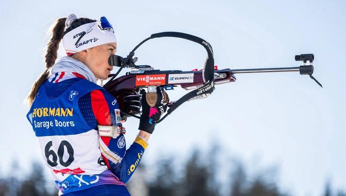 Новий скандал у збірній Франції: біатлоністка намагалася зіпсувати гвинтівку напарниці, її спіймали на гарячому