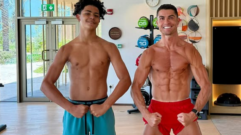 Криштиану Роналду с сыном / Инстаграм Криштиану Роналду с сыном / Инстаграм