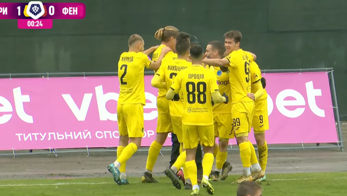 Четвертьфиналист Кубка Украины пропустил на 12-й секунде и потерпел провал, снег едва не сорвал матч Первой лиги Четвертьфиналист Кубка Украины пропустил на 12-й секунде и потерпел провал, снег едва не сорвал матч Первой лиги