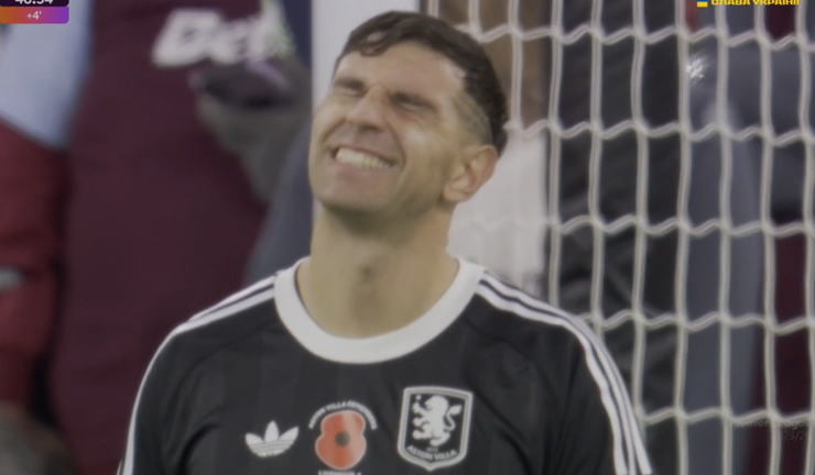 Еміліано Мартінес / Скріншот з відео Еміліано Мартінес / Скріншот з відео