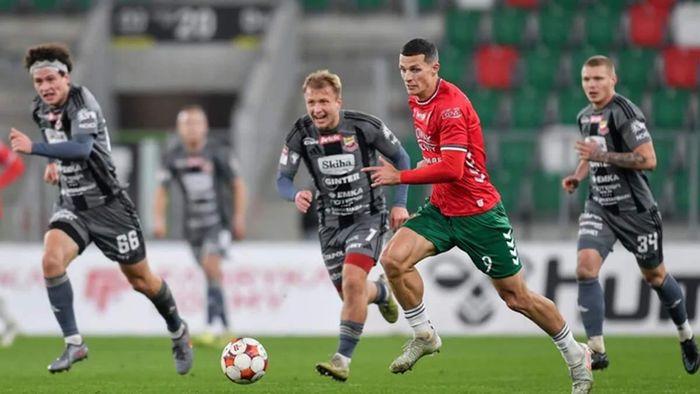 Абсурдний автогол допоміг команді українських футболістів перемогти в Європі (ВІДЕО)