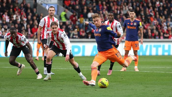 Ярмолюк привіз, але святкував перемогу, екс-клуб Забарного знищили, Ноттінгем перервав жахливу серію без Зінченка: АПЛ 