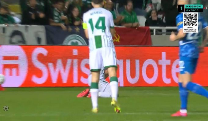 На матчі Омонія – Динамо вивісили прапори росії та СРСР – фото ганьби від кіпріотів