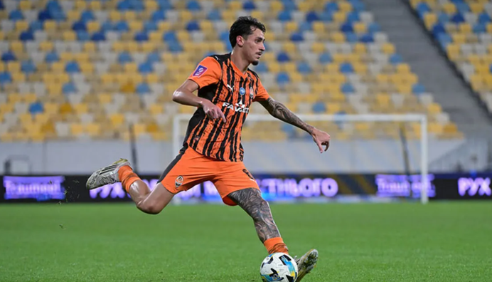 Відомий тренер назвав гравця Шахтаря, якого мали вилучити у матчі проти Динамо: "Це стрибок з двох ніг"