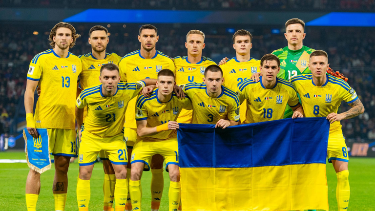 Забарний (крайній ліворуч, верхній ряд) / Фото УАФ Забарний (крайній ліворуч, верхній ряд) / Фото УАФ