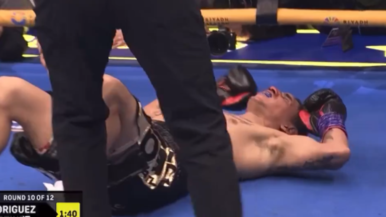 Мартінес після нокауту / Скріншот Мартінес після нокауту / Скріншот