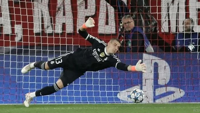 Лунін отримав оцінку іспанських ЗМІ після трьох пропущених м'ячів в Лізі чемпіонів Лунін отримав оцінку іспанських ЗМІ після трьох пропущених м'ячів в Лізі чемпіонів