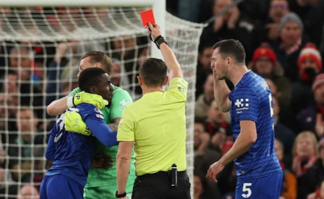 Тренер Евертона виніс вирок гравцю, який влаштував бійку з партнером під час матчу з МЮ