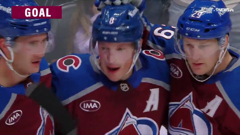 Кейл Макар (у центрі) / Скріншот