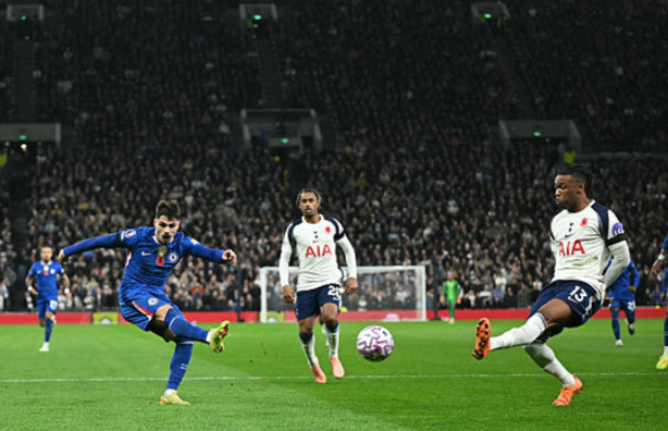 Челсі впевнено переміг Тоттенхем та знову увірвався в зону ЛЧ 