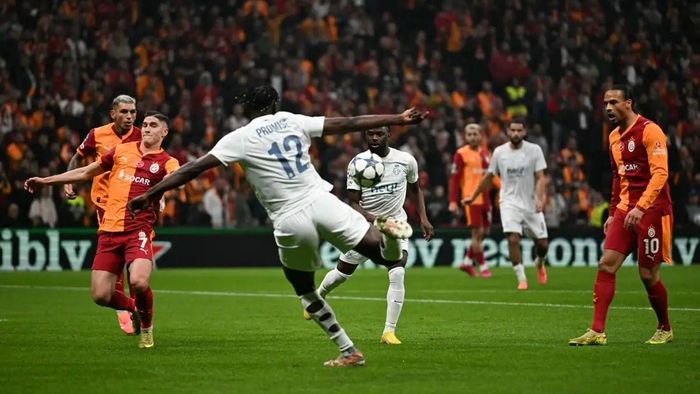 Галатасарай у меншості несподівано програв Сент-Жилуаз в матчі ЛЧ – це друга перемога бельгійців у турнірі