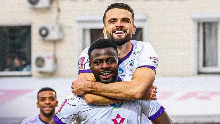 Проспер Оба (внизу) / ЛНЗ