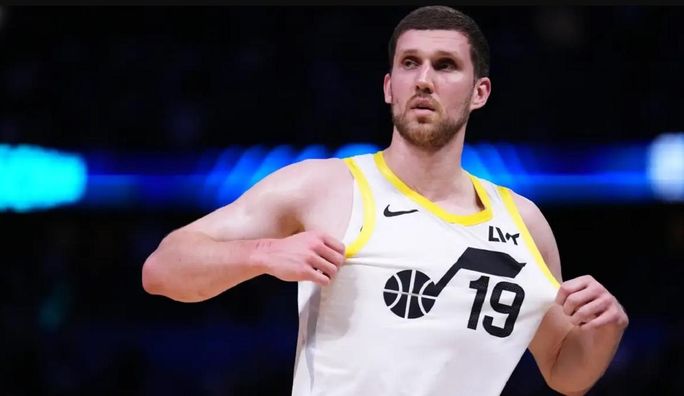 Михайлюк зробив внесок у перемогу над екс-командою Леня, Леброн і Дончіч прибили Даллас – внутрішньосезонний турнір НБА