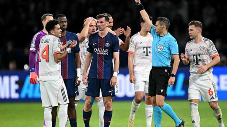 Красная карточка Луису Диасу / Фото Getty Images Красная карточка Луису Диасу / Фото Getty Images