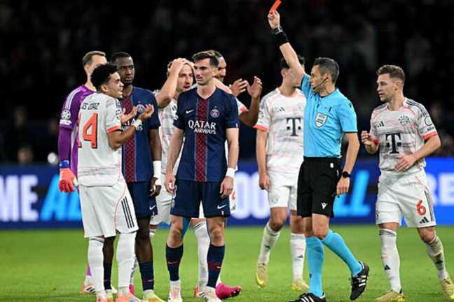 Красная карточка Луису Диасу / Фото Getty Images