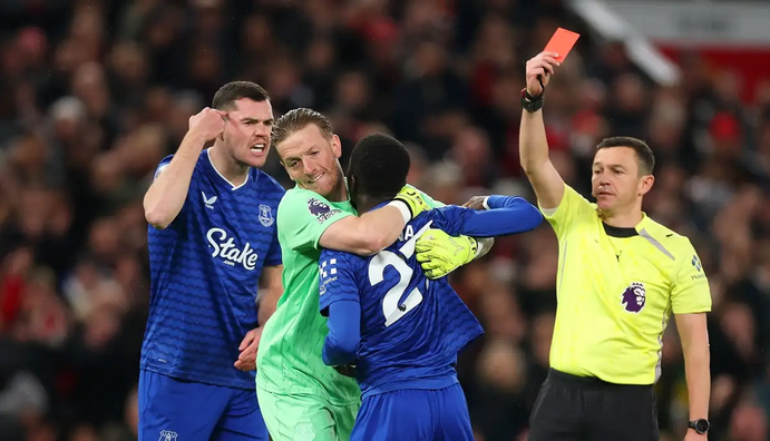 Одноклубник Миколенко объяснил, почему ударил партнера в матче МЮ –Эвертон