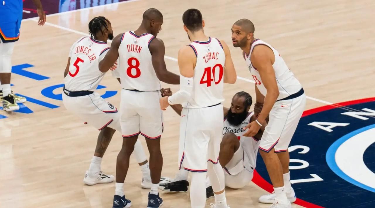 Клипперс / Нико Альба - The Sporting Tribune