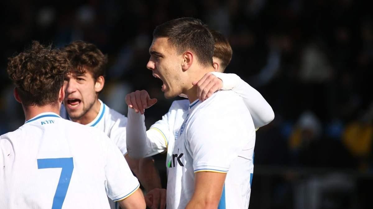 Матвей Пономаренко (крайний справа) / Фото Динамо