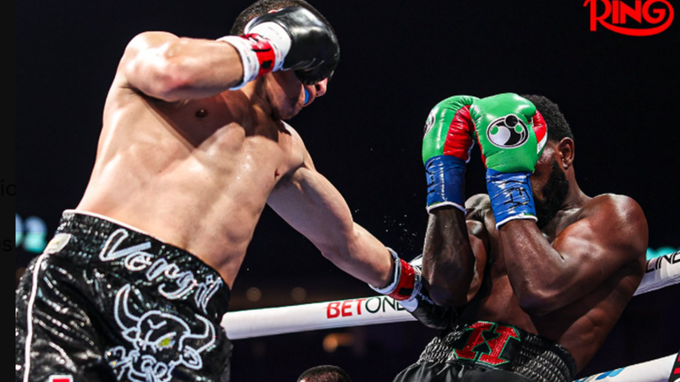 Ортіс б'є Лубіна / Фото The RING Ортіс б'є Лубіна / Фото The RING