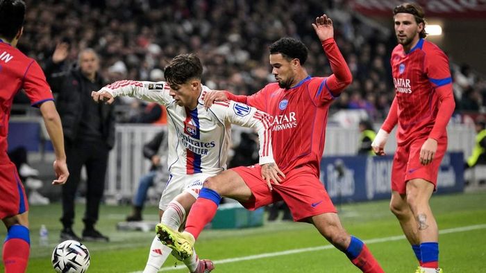 Привози Забарного у відеоогляді матчу Ліон – ПСЖ – 2:3