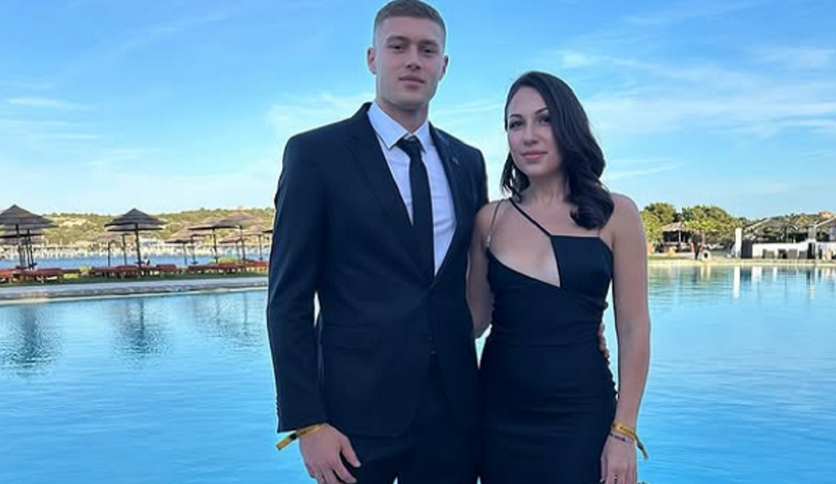 Артем Довбик з дружиною / Інстаграм