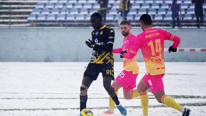 Рух вырвал победу над Полтавой в снежной битве и догнал Карпаты – новичок завершает год худшей командой УПЛ Рух вырвал победу над Полтавой в снежной битве и догнал Карпаты – новичок завершает год худшей командой УПЛ