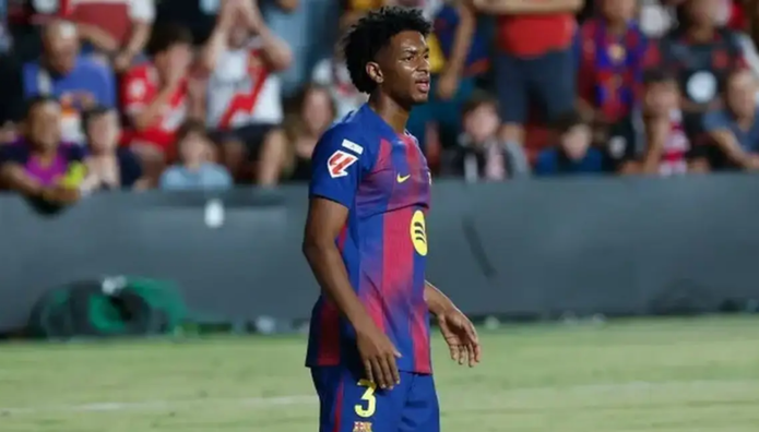 Звезду Барселоны заподозрили в новом романе – его заметили в компании таинственной модели на отдыхе