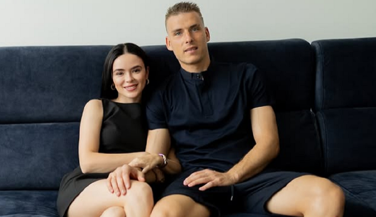 Андрей Лунин с женой / Инстаграм