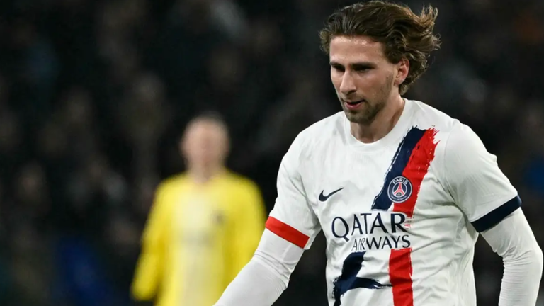 Илья Забарный / фото: Jean-Christophe VERHAEGEN / AFP via Getty Images Илья Забарный / фото: Jean-Christophe VERHAEGEN / AFP via Getty Images