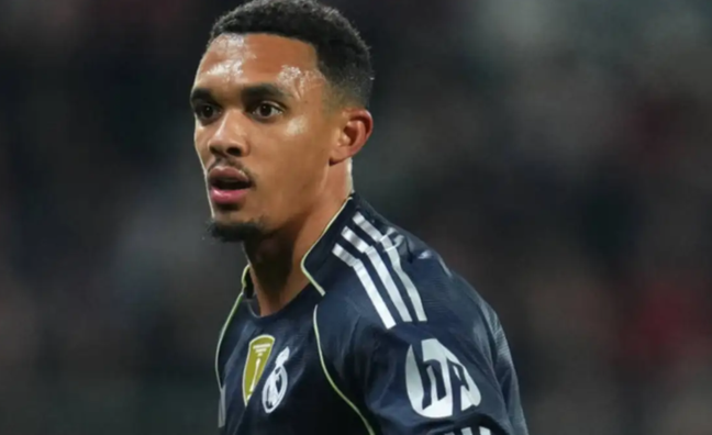 Зірковий одноклубник Луніна проводить Новий рік у компанії ефектної моделі на райському острові (ФОТО)